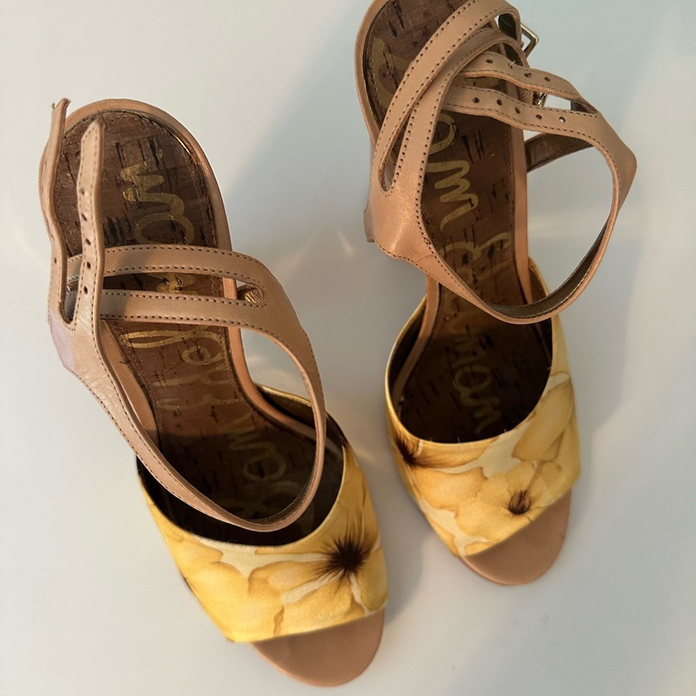 Sam Edelman Tan and Yellow Floral Women's Heels - Picture 4 of 9